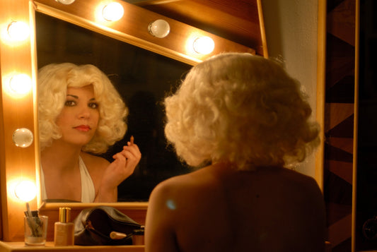 Marilyn Monroe Short Curly Platinum Blonde Wig