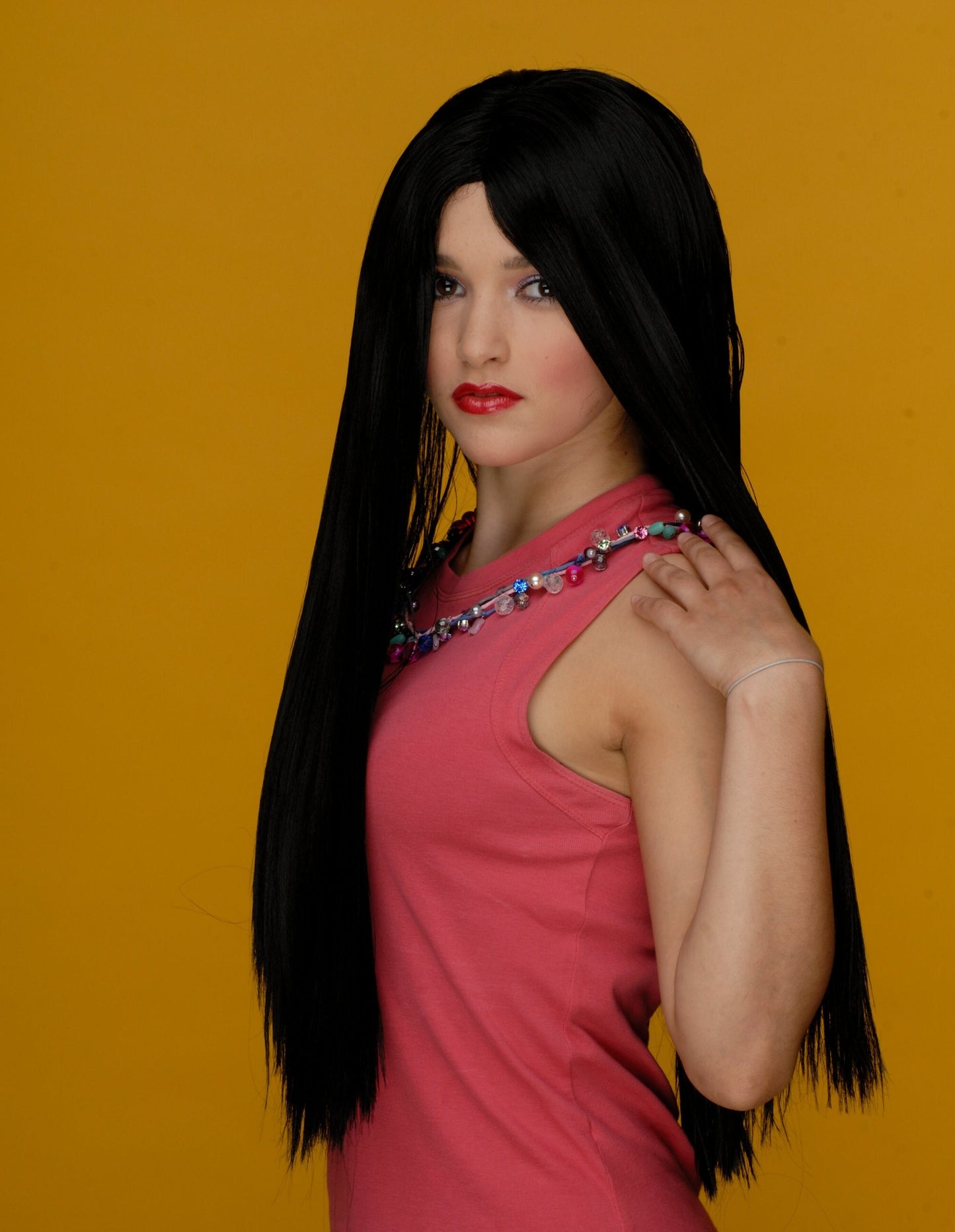 Morticia - Lang Sort Glat Paryk med Talje og Mellemskilning