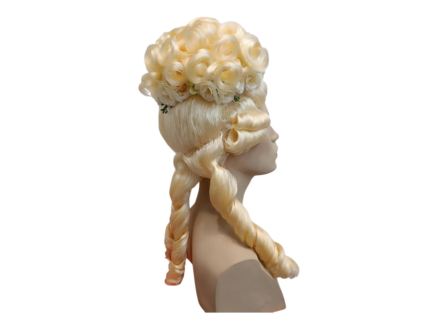 Vaalea Marie Antoinette -tyylinen korkea bouffant-peruukki | Rokokoo-peruukki eleganteilla kiharoilla, leteillä ja kukilla