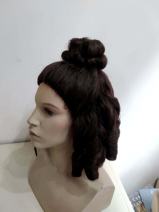 Madame Pompadour Brown Luis XV:n peruukki historiallisella kaudella