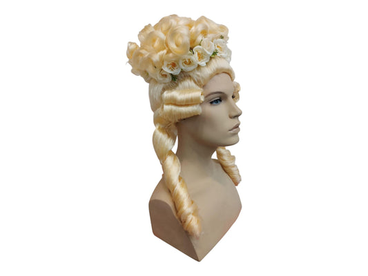 Blond Marie Antoinette høj bouffant periodeparyk | Rokoko paryk med elegante krøller, fletninger og blomster